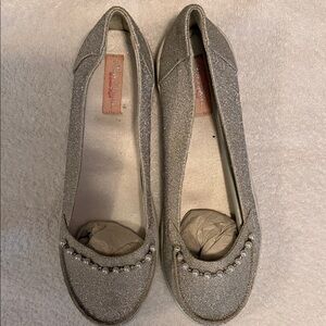 GOtta Flurt Silver Glitter Flats with Pearl Accents
